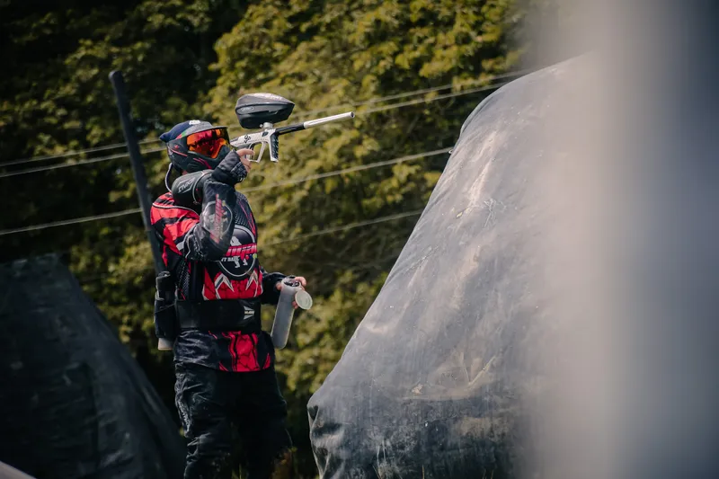 Jugadores de paintball durante una partida en Ibagué.