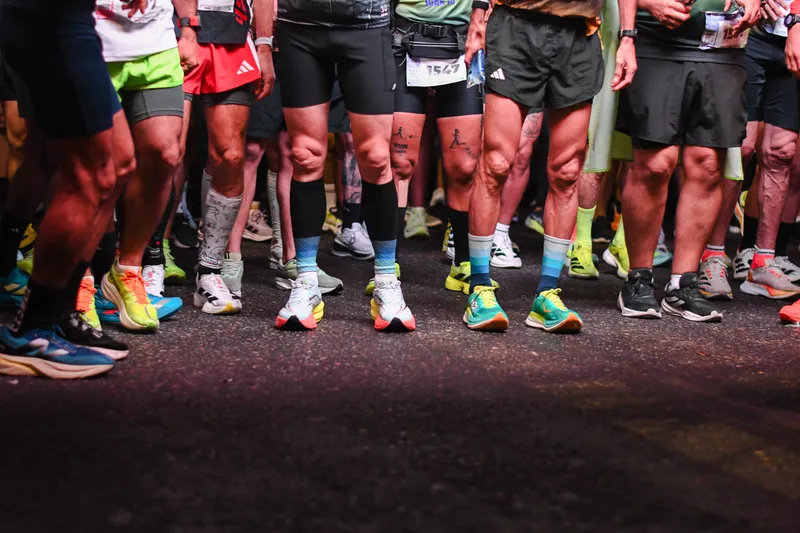 Corredores participando en una carrera atlética en Ibagué.
