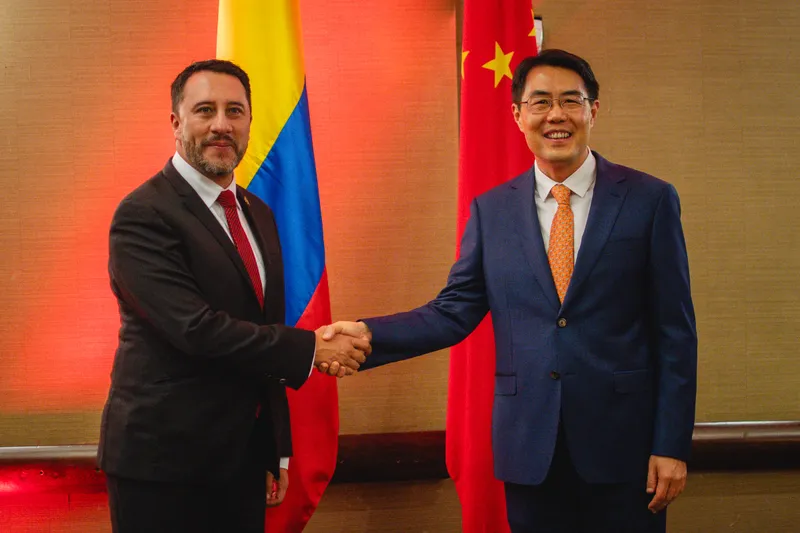 Acto diplomático empresarial en Bogotá.