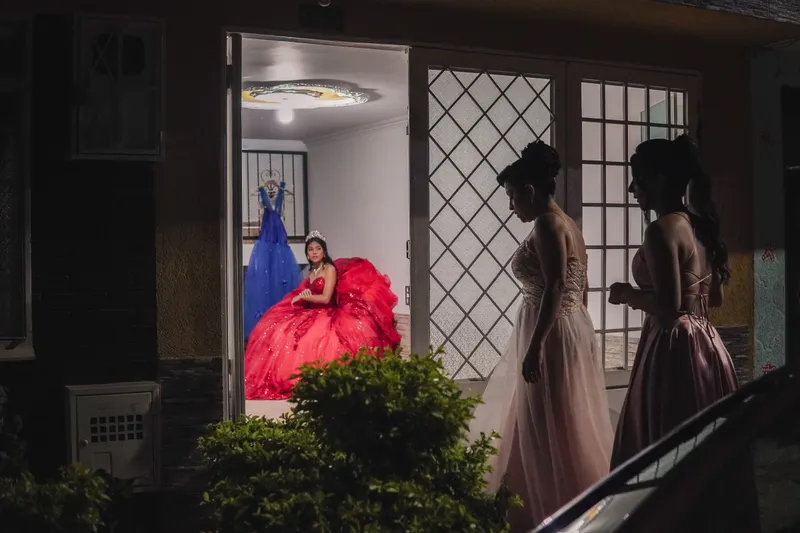 Sesión fotográfica previa a una fiesta de quince años en Ibagué.