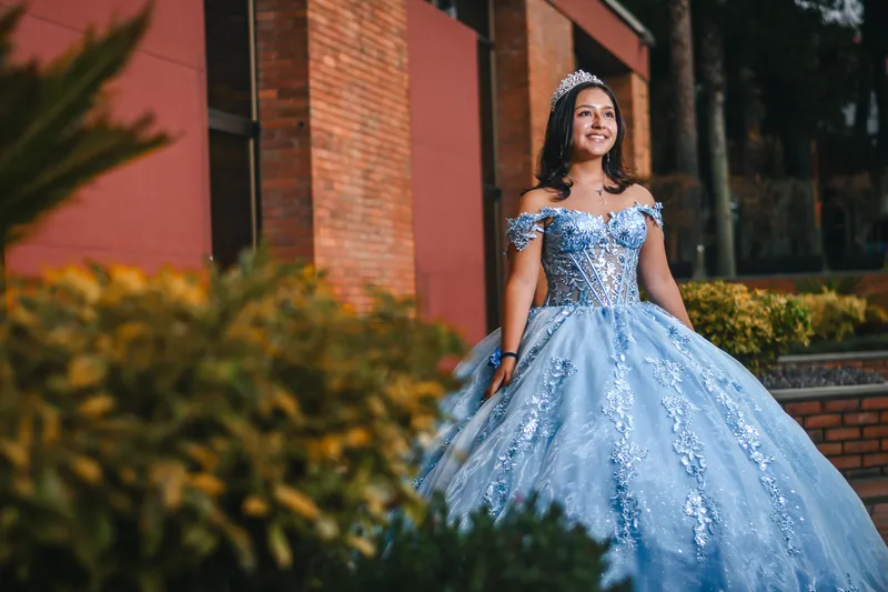 Sesión fotográfica previa a una fiesta de quince años en Ibagué.