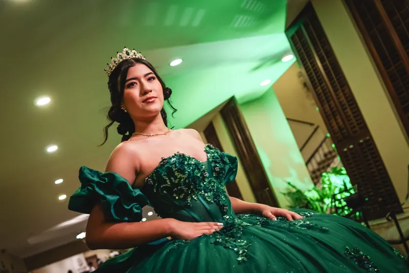 Sesión fotográfica previa a una fiesta de quince años en Ibagué.
